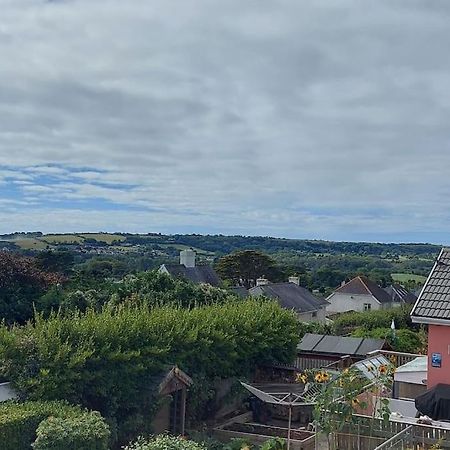 Sea Crest, Beautiful Home In Tenby With Sea Views Extérieur photo