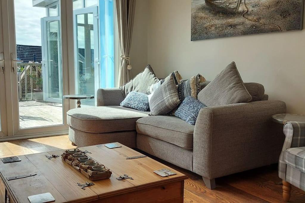 Sea Crest, Beautiful Home In Tenby With Sea Views Extérieur photo