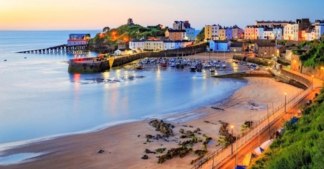 Sea Crest, Beautiful Home In Tenby With Sea Views Extérieur photo