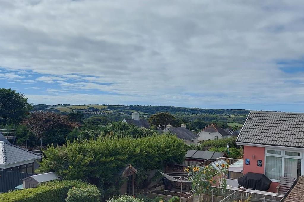 Sea Crest, Beautiful Home In Tenby With Sea Views Extérieur photo