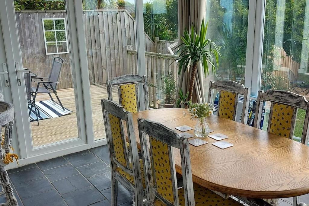 Sea Crest, Beautiful Home In Tenby With Sea Views Extérieur photo